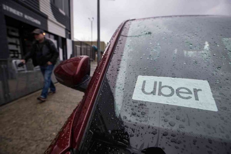 Uber faces lengthy wait for rides in Toronto after limit