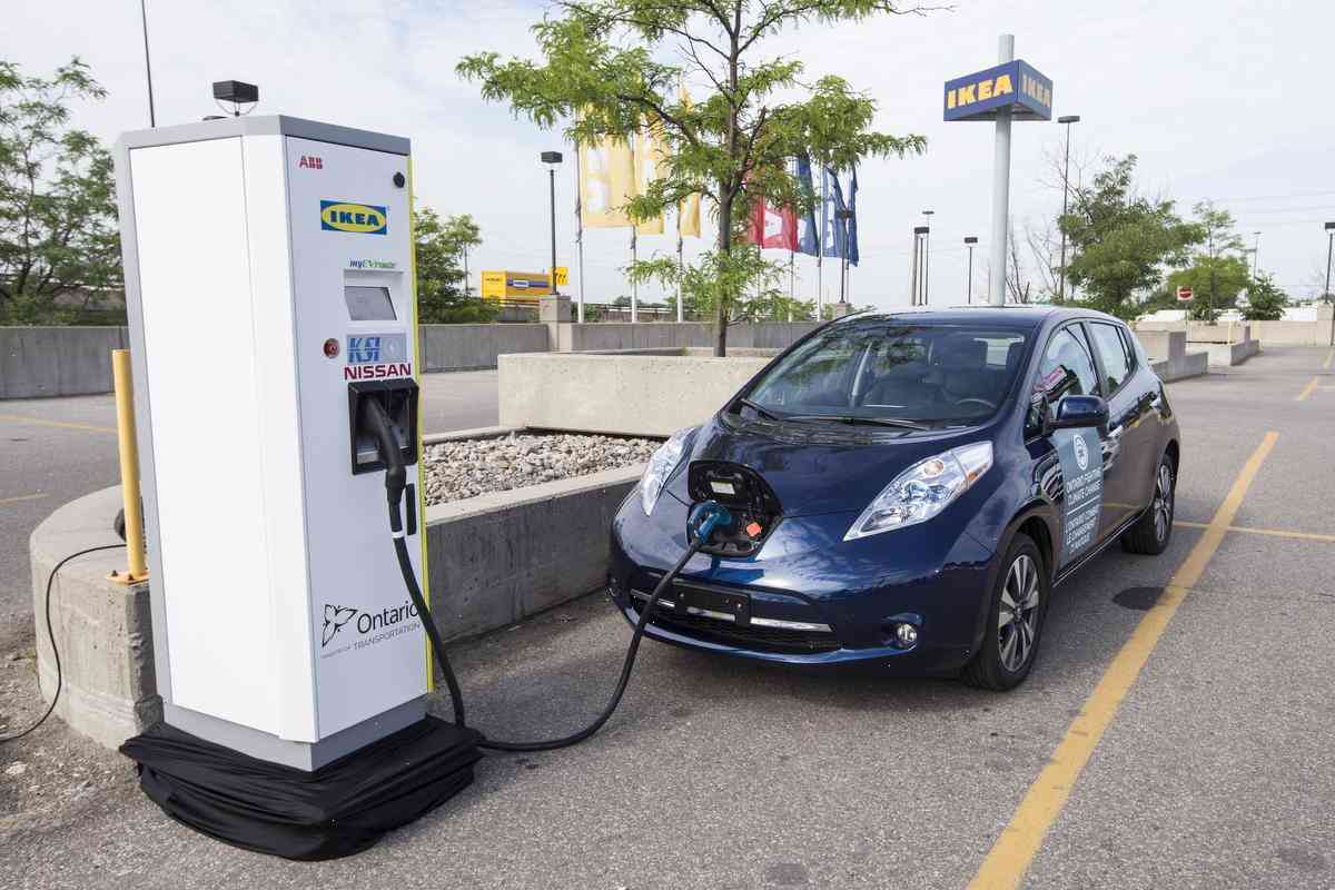 gov-hochul-fuels-up-electric-vehicle-rebate-program
