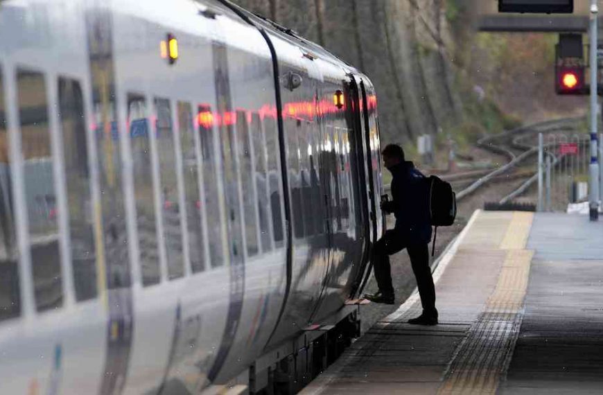 Rail chiefs plan to scrap single-deck trains by 2030