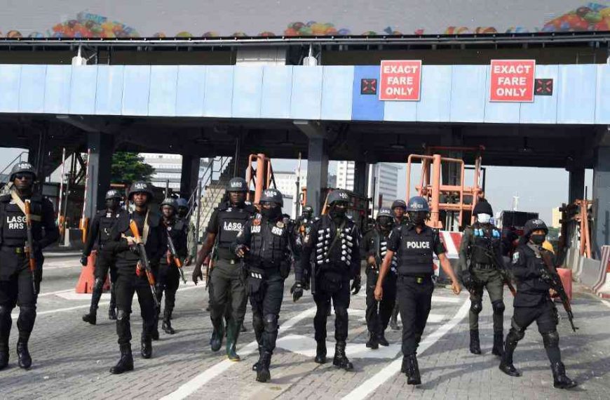 Luxury mall scene ‘shotgunned in attempt to ram’ vendors at Lagos toll gate